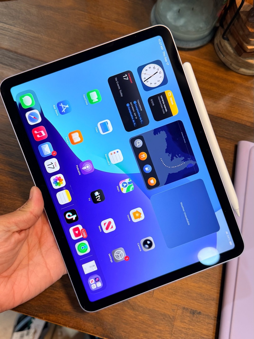 Apple iPad Pro - Silver with White Apple Pencil